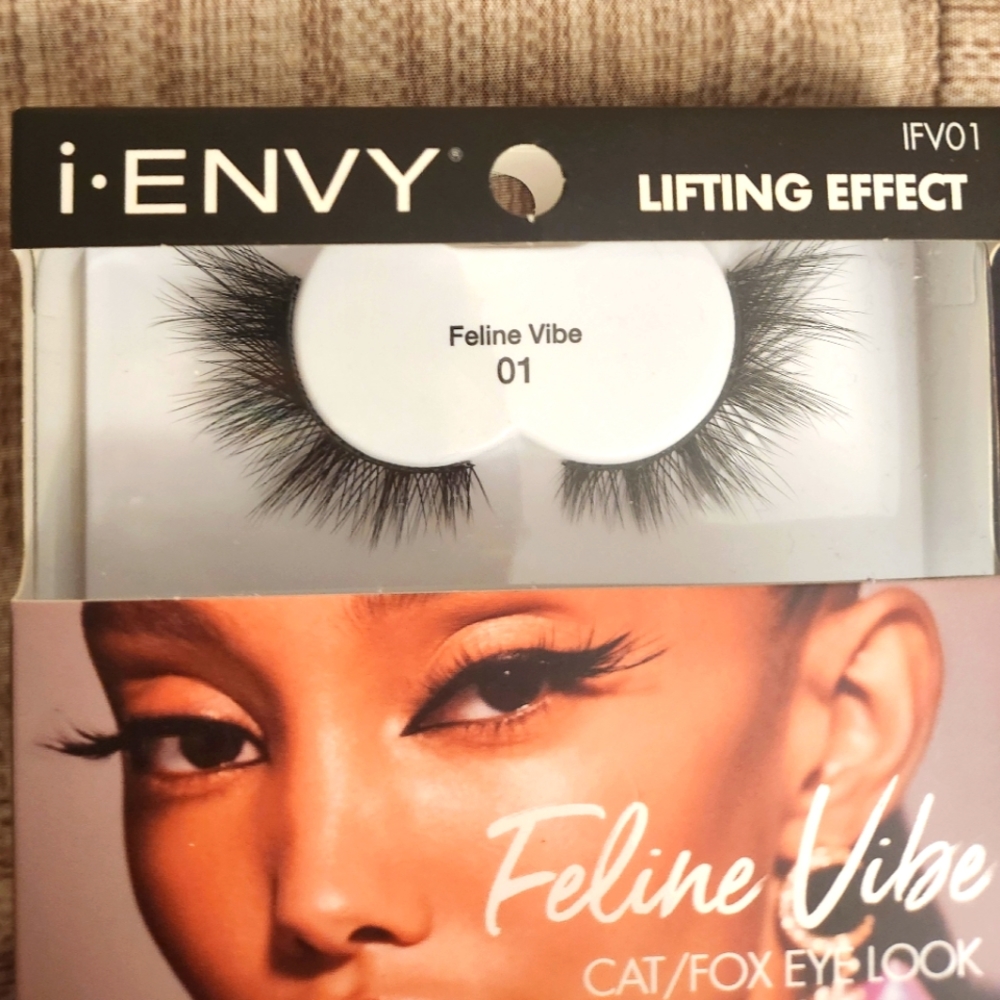 Eye lashes - Picture 4 of 5